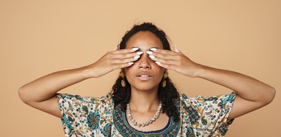 déni peur refus yeux couvert